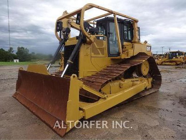 11 CATERPILLAR D6T LGP