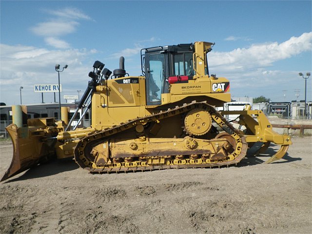 12 CATERPILLAR D6T LGP