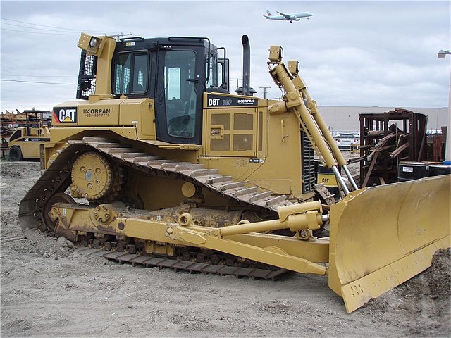 2011 CATERPILLAR D6T LGP Photo