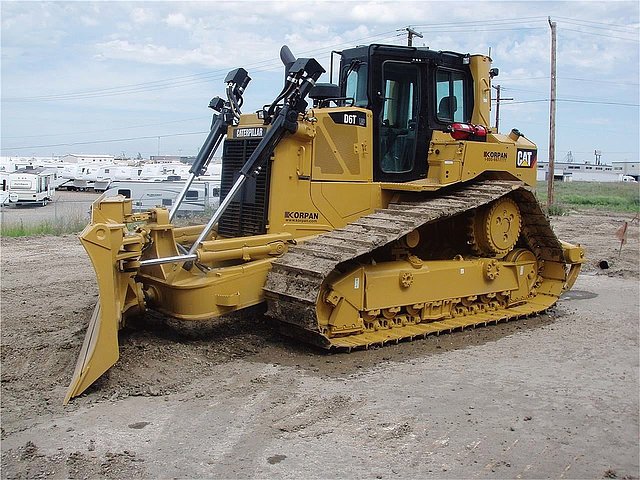 12 CATERPILLAR D6T LGP