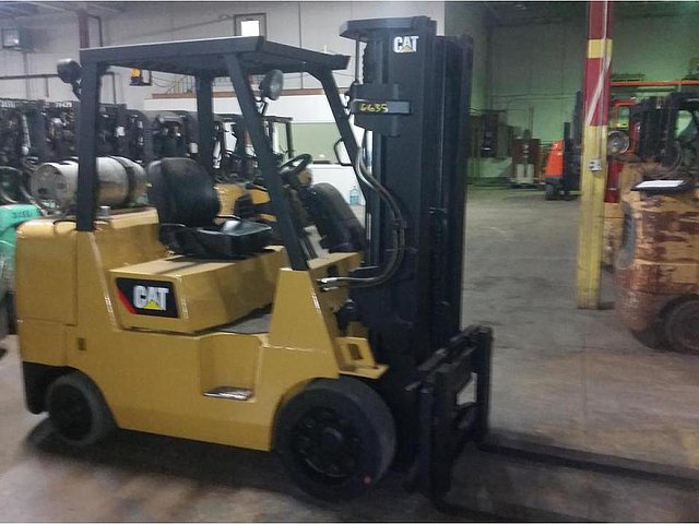 05 CATERPILLAR GC40K1